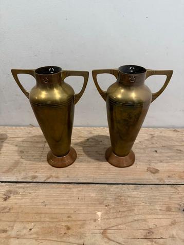 2 mooie oude antieke vazen beschikbaar voor biedingen