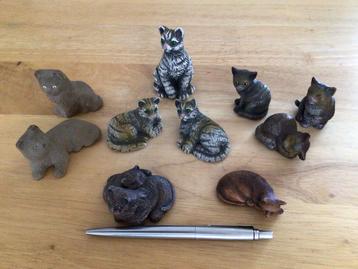 Katten figuurtjes…poezen beeldjes…van steen…in nieuwstaat… beschikbaar voor biedingen