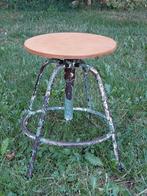 Oude Vintage Industriele Kruk Tafeltje, Huis en Inrichting, Krukjes, N, Ophalen of Verzenden, N, Hout