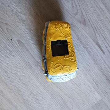 beeld bus vw volkswagen look solar geel wit nieuw beschikbaar voor biedingen