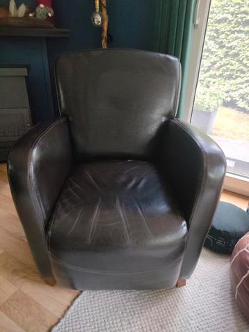 Heerlijke donkerbruin leren fauteuil beschikbaar voor biedingen