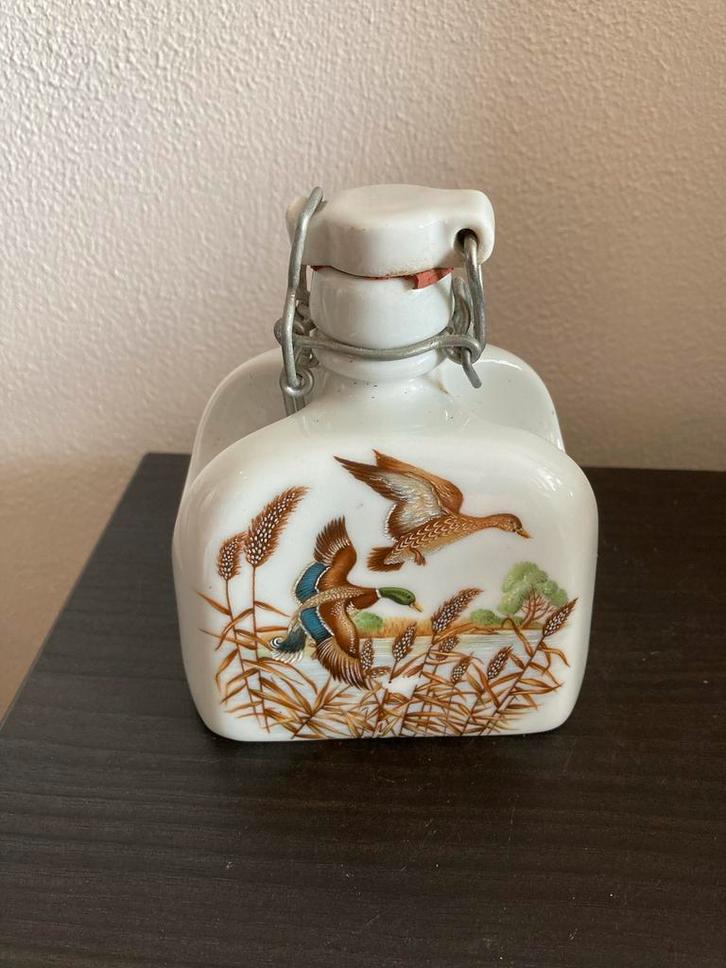 Porseleinen Beugelfles - Waterlandschap, Huis en Inrichting, Woonaccessoires | Vazen, Zo goed als nieuw, Wit, Minder dan 50 cm