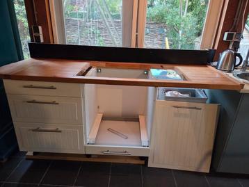 Keukenblok 180cm breed massief beuken blad en losse bovenkas beschikbaar voor biedingen