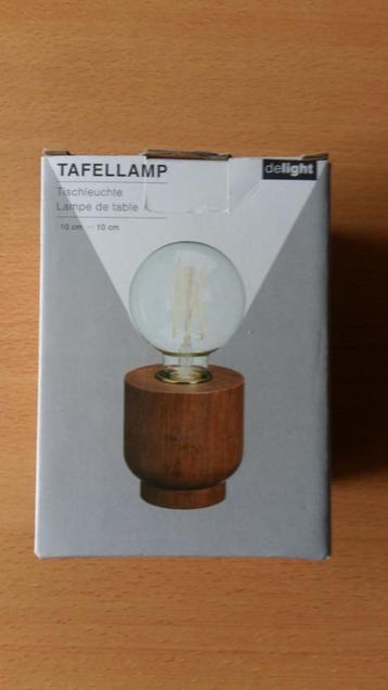 Nieuwe massief houten tafellamp 10 bij 10 , E27 beschikbaar voor biedingen