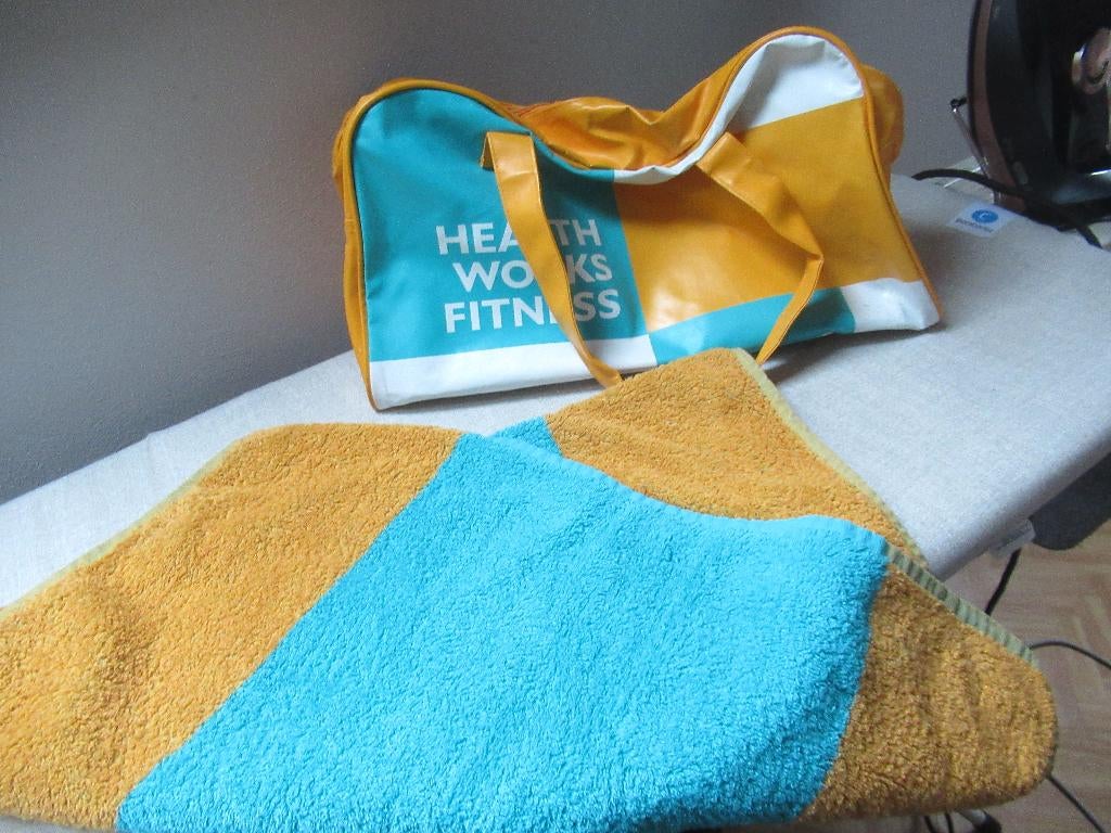 4 x Health Works Fitness SPORTTAS + HANDDOEK / sporttassen, Ophalen of Verzenden, Zo goed als nieuw, Unisex volwassen