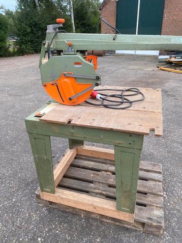 Radiaal zaag de walt beschikbaar voor biedingen