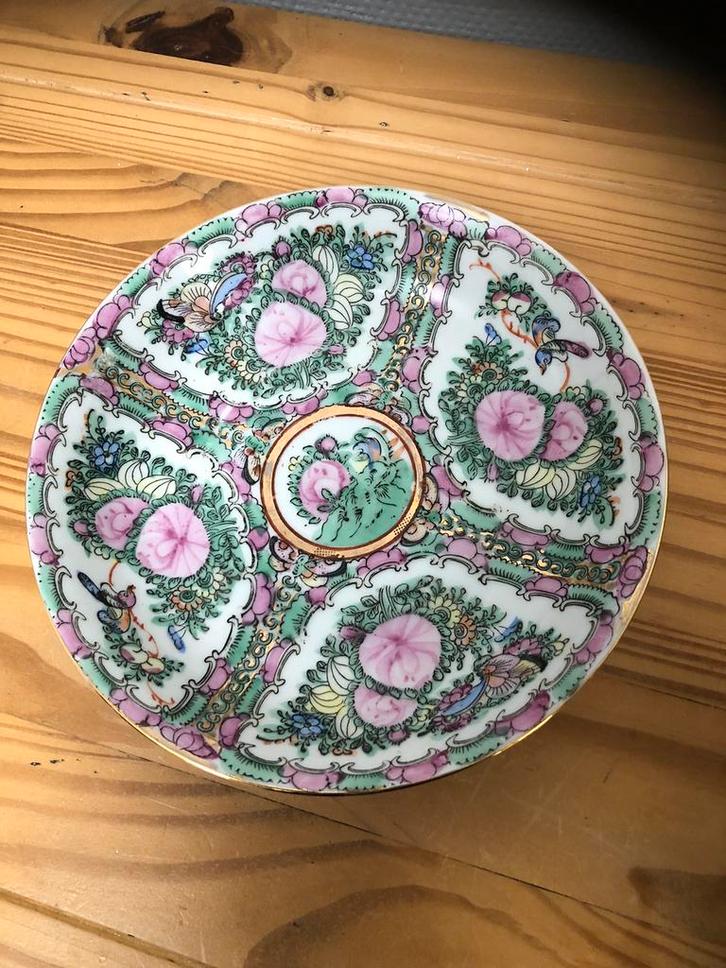 Antiek Chinees porseleinen bord met bloemmotief, Antiek en Kunst, Antiek | Porselein, Ophalen of Verzenden