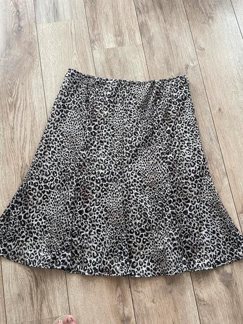 Un Temps pour elle zwierige tok met rekbare taille maat 46, Kleding | Dames, Grote Maten, Zo goed als nieuw, Rok, Zwart, Ophalen of Verzenden