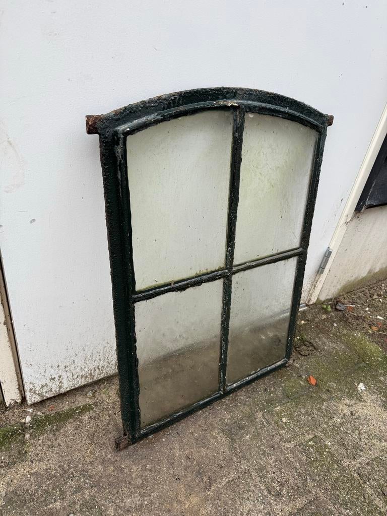 Oude stalraam met karakter, Doe-het-zelf en Verbouw, Glas en Ramen, Ophalen of Verzenden, Gebruikt, Gevelraam of Ruit, Minder dan 80 cm