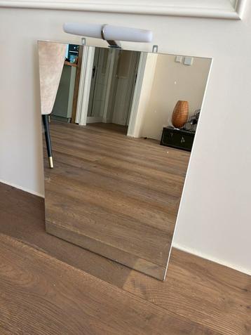Badkamerspiegel beschikbaar voor biedingen