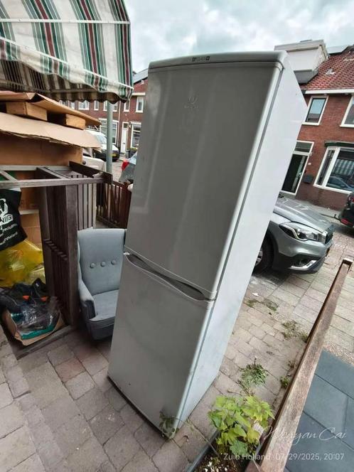 Indesit koelkast/vriezercombinatie, Witgoed en Apparatuur, Koelkasten en IJskasten, Gebruikt, Met aparte vriezer, 200 liter of meer