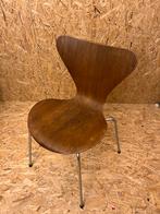 Arne Jacobsen vlinder stoel, Ophalen