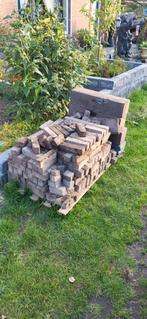 Waaltjes stapeltje gratis af te halen., Tuin en Terras, Tegels en Klinkers, Ophalen, Gebruikt, Beton, Klinkers