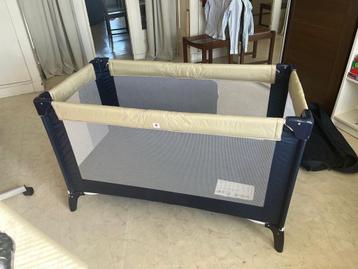 Blauw Campingbedje / Reisbedje met Matras beschikbaar voor biedingen