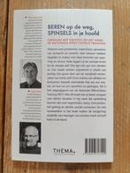 Beren op de weg, spinsels in je hoofd., Ophalen of Verzenden, Zo goed als nieuw