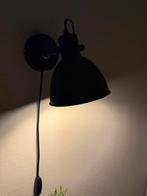 Twee dezelfde zwarte wandlampjes van karwei, Ophalen of Verzenden, Zo goed als nieuw, Metaal, Modern