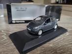 Toyota Aygo minichamps schaal 1:43, Hobby en Vrije tijd, Modelauto's | 1:43, Ophalen of Verzenden, Zo goed als nieuw, Auto, MiniChamps
