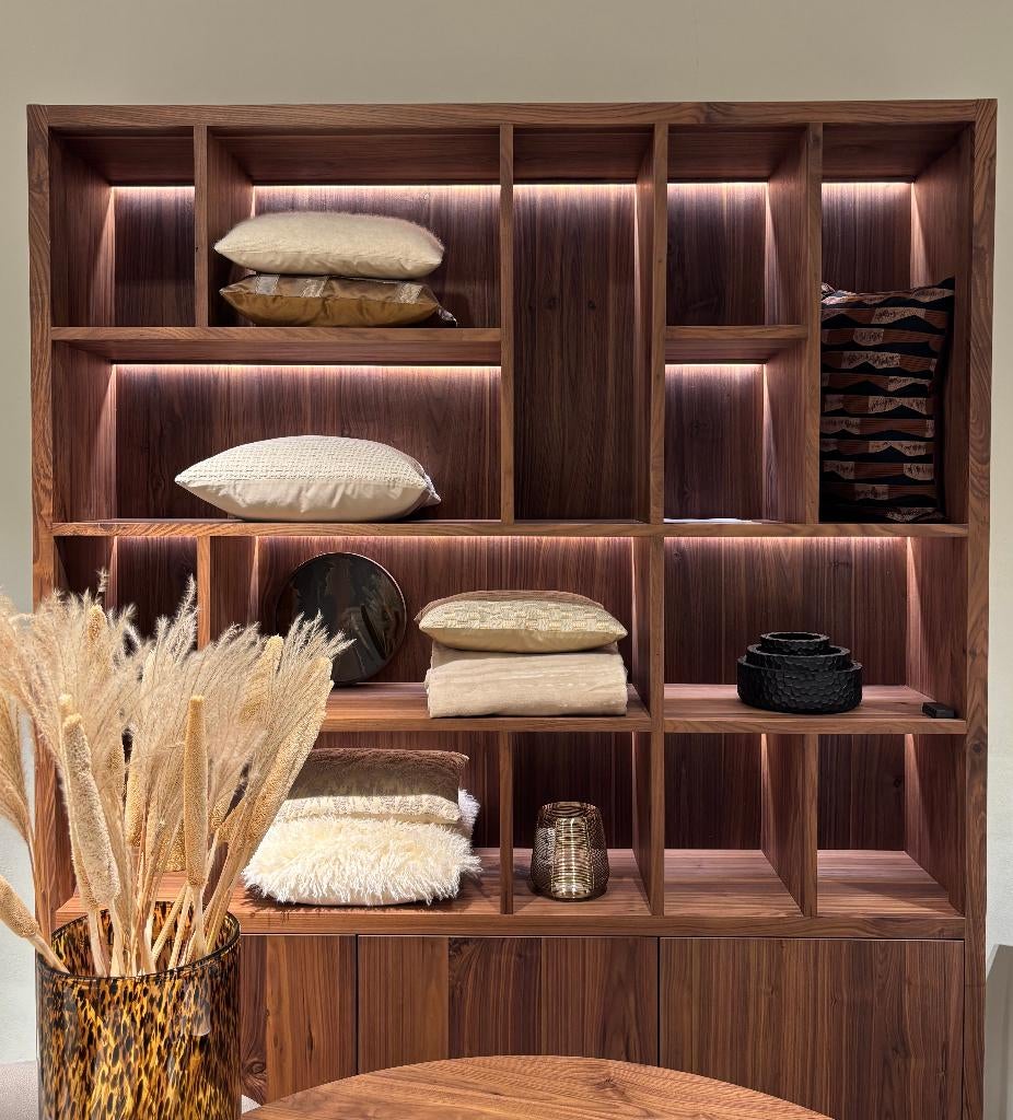 MAATWERK NOTEN KAST PUUR, Huis en Inrichting, Kasten | Wandmeubels, Zo goed als nieuw, 200 cm of meer, 150 tot 200 cm, 25 tot 50 cm