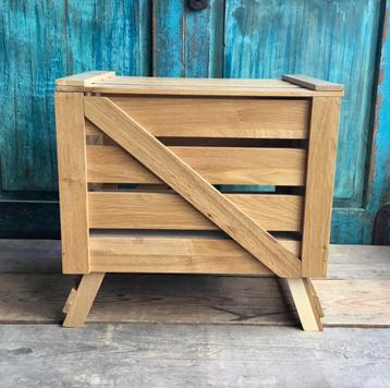 Houten opberg kist met deksel en pootjes beschikbaar voor biedingen
