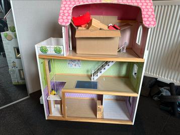 Poppenhuis met toebehoren beschikbaar voor biedingen