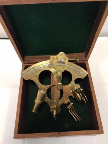 MESSING SEXTANT IN HOUTEN KIST, nieuw beschikbaar voor biedingen