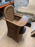 Rotan kinderstoel met klaptafel, Kinderen en Baby's, Kinderstoelen, Ophalen, Zo goed als nieuw, Overige typen