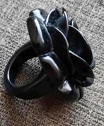 Zwarte chunky kunststof ring van Lancôme maat 17-18, Sieraden, Tassen en Uiterlijk, Nieuw, Kunststof, 17 tot 18, Dame