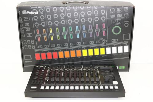 Keurige Roland TR8S DJ-controller / Rhythm Performer, Muziek en Instrumenten, Drumcomputers, Zo goed als nieuw, Roland, Ophalen