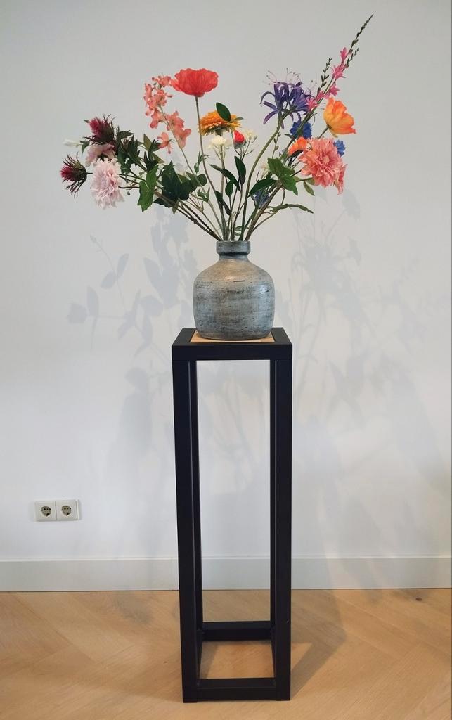 Twee matzwarte gepoedercoate zuilen te koop, Huis en Inrichting, Woonaccessoires | Zuilen en Pilaren, Ophalen