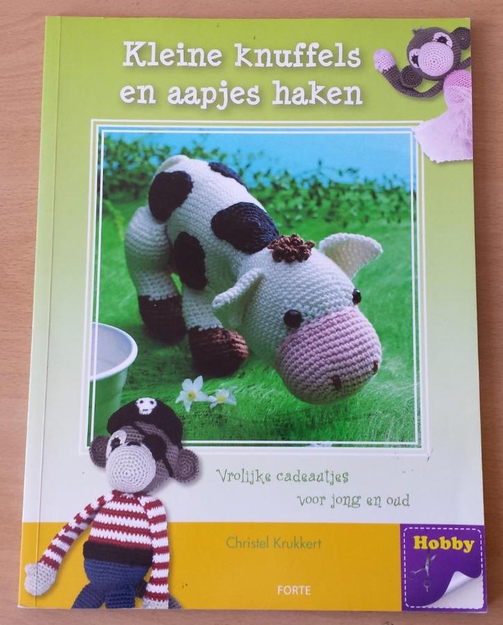 Kleine Knuffels en Aapjes Haken - Christel Krukkert - 2013, Hobby en Vrije tijd, Breien en Haken, Gebruikt, Haken, Patroon of Boek