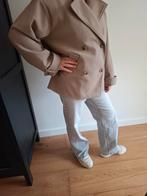 NA-KD Trenchcoat Kort - Maat 36 (valt als L), Kleding | Dames, Jassen | Zomer, NA-KD, Beige, Ophalen of Verzenden, Zo goed als nieuw