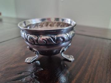 Zwaar Verzilverd Gero Zoutvat op drie pootjes. beschikbaar voor biedingen
