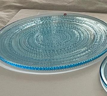Iittala Kastehelmi 2 x blauw glazen borden 31,5 cm  beschikbaar voor biedingen