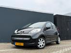 Peugeot 107 1.0 12V 5DR 2011 Zwart, Auto's, Voorwielaandrijving, 4 stoelen, Origineel Nederlands, Handgeschakeld