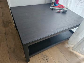 Stevige salontafel beschikbaar voor biedingen