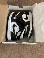 Als nieuw! Nike Air Jordan mid white/black, Kleding | Dames, Schoenen, Ophalen of Verzenden, Zo goed als nieuw, Sneakers of Gympen