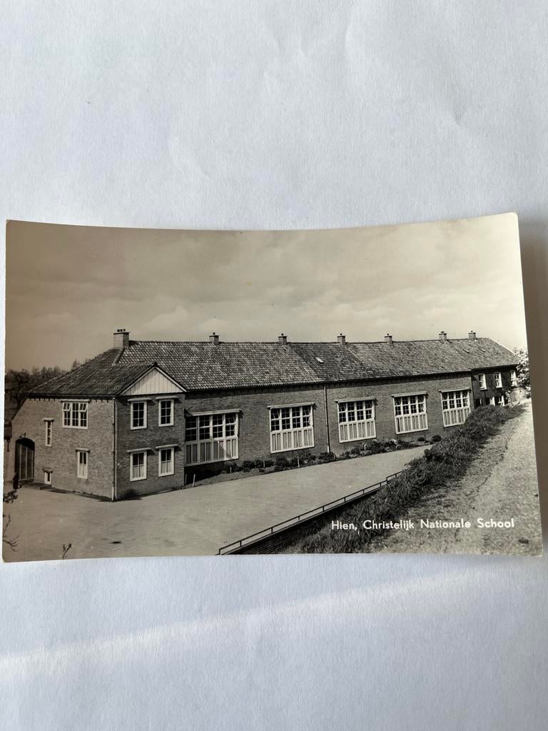 Ansichtkaart  Hien, Christelijk Nationale School, Ophalen of Verzenden, 1940 tot 1960