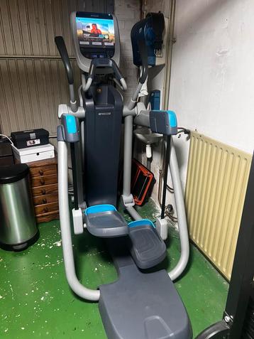 Precor AMT 885 cross trainer / adaptive motion trainer beschikbaar voor biedingen