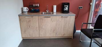 Keukenblok met koelkast 180 beschikbaar voor biedingen