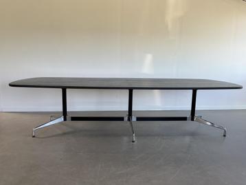 1 Vitra Eames Segmented Table Donker Eiken Massief beschikbaar voor biedingen