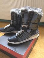 Stoer grijsmetalic kl. kort laarsje Le Coq Sportif 40 en 41, Kleding | Dames, Schoenen, Lage of Enkellaarzen, Nieuw, Ophalen of Verzenden