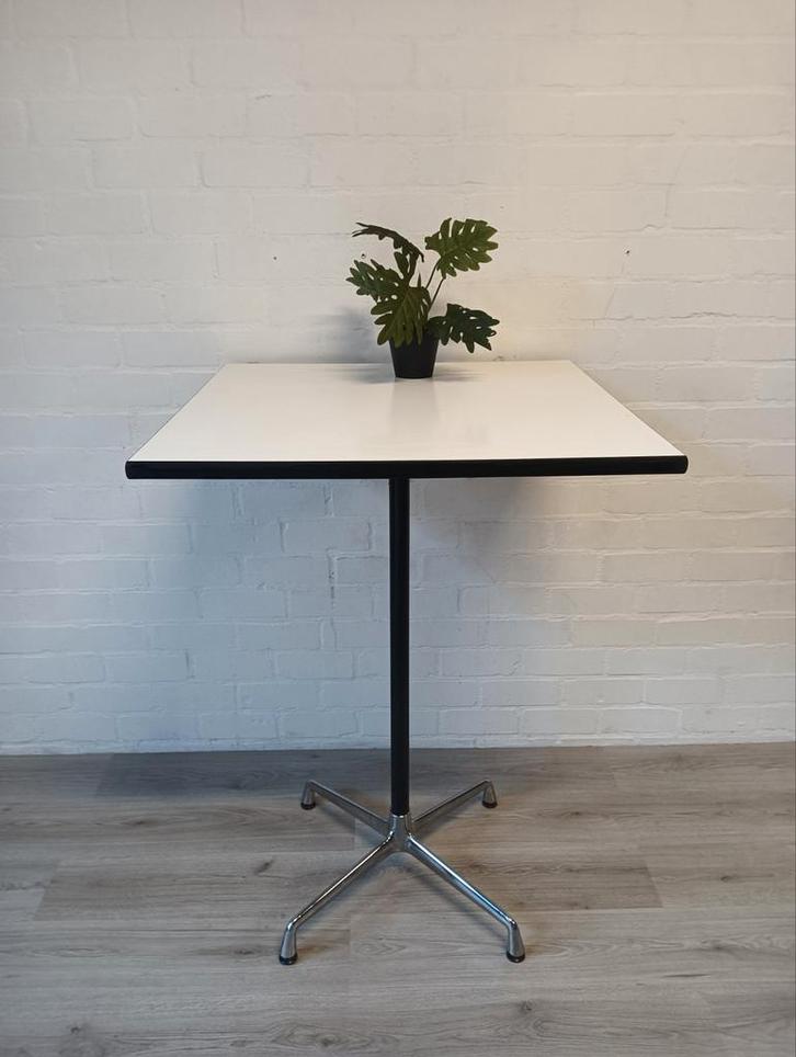 Stijlvolle vierkante statafel. Eames, Vitra, Antiek en Kunst, Antiek | Meubels | Tafels, Ophalen