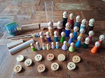 Familieopstellingen/ schematherapie set met houten figuren beschikbaar voor biedingen