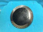 ORIGINELE MONET DESIGN BROCHE MET BEWERKTE RAND, Sieraden, Tassen en Uiterlijk, Verzenden, Broche