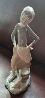 Lladro Porseleinen Beeldje Meisje met Eend, Ophalen of Verzenden