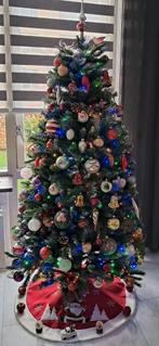 Mooie kunstkerstboom, witte toppen en vaste eikeltjes, Ophalen, Zo goed als nieuw