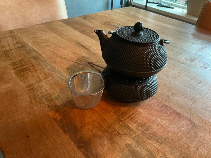 Gietijzeren bredemijer  Theepot en jang gietijzer warmhouder, Huis en Inrichting, Keuken | Keukenbenodigdheden, Nieuw, Ophalen