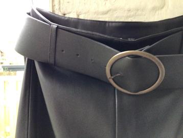 Mooie lederlook rok van de Mango beschikbaar voor biedingen