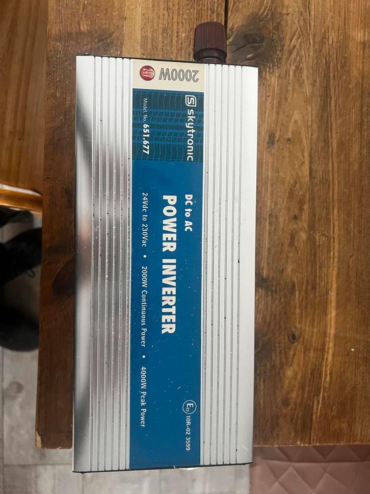 24V Omvormer - Skytronic 2000W, Auto diversen, Jumpstarters, Gebruikt, Ophalen of Verzenden
