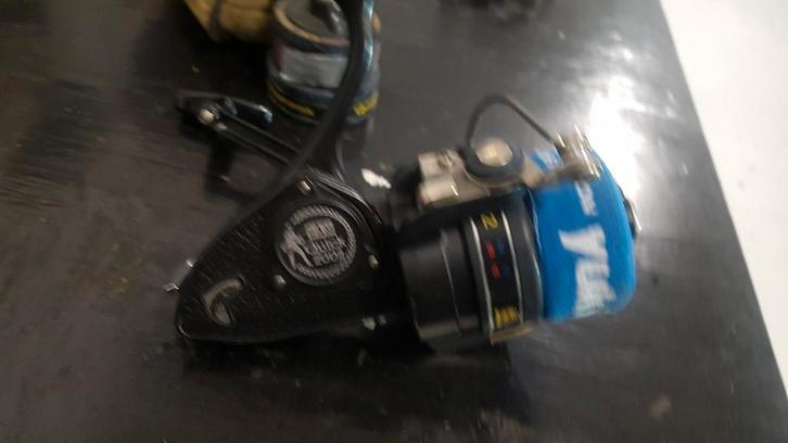 Te koop 2 dam 2002 klassiekers, Watersport en Boten, Hengelsport | Karpervissen, Zo goed als nieuw, Molen, Ophalen of Verzenden